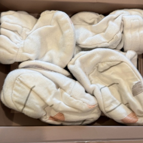 Goumi 2 pack mitts and boots - Picture 2 of 3